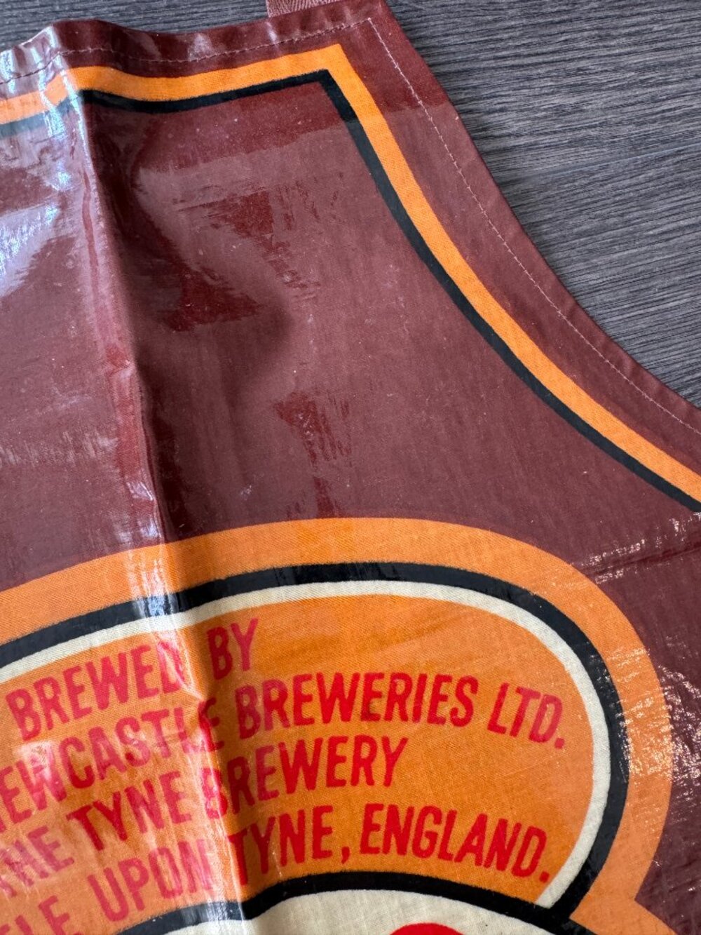 VINTAGE 80S MADE IN ENGLAND NEW CASTLE BROWN ALE APRON SARI FABRICS PREOWNED - Picture 7 of 16